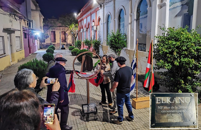 El Centro Saltoko Euskaldunen Taldea regaló a su ciudad una escultura de Jorge Supparo en homenaje a Juan Sebastián Elkano