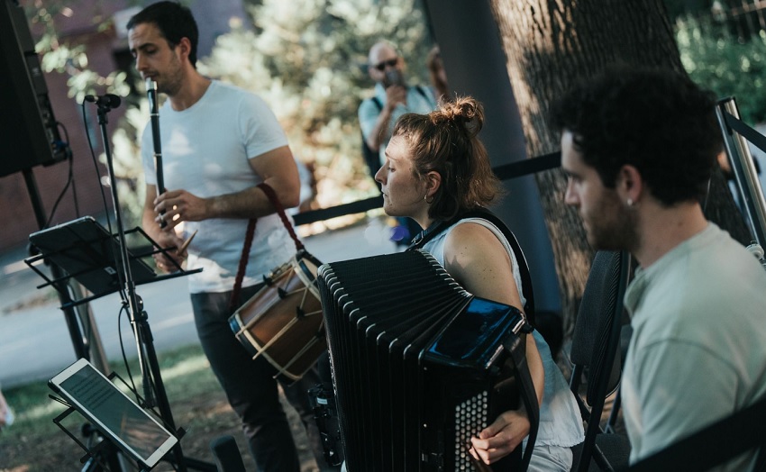 Concierto del trío Zukan Hirukoteak en el Parque Lahaie de Montreal (foto Juanma Lobaton)