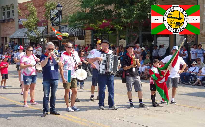 Buffalo Amerikanuak y bandera del Johnson County