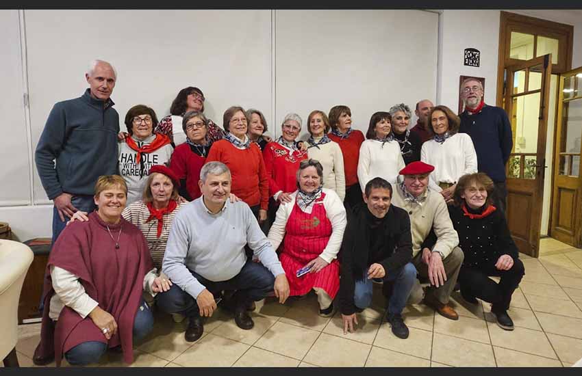 Organizadores del evento “Te Cuento”, miembros de “Kantuz” y de la Comisión Directiva de Lagunen Etxea de Laprida el pasado 7 de julio