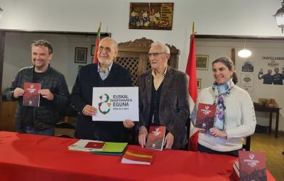 Alberto Escobal, Raúl Noblecilla, Jon Guarrotxena eta Mónica Rojas 'La Ruta vasca en Lima' liburuaren aurkezpenean Euskal Diasporaren Eguna kari