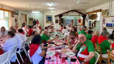 Almuerzo de San Fermín organizado por el "North Queensland Basque Club" en su sede en Townsville, Australia