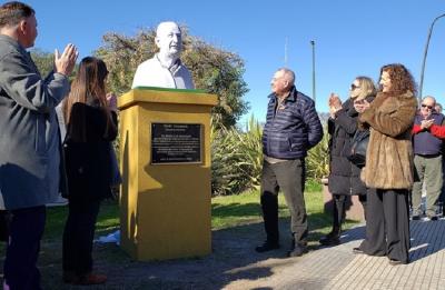 Horas antes del inicio en la ciudad del Nacional de Mus se inauguró en Macachín el busto en homenaje al bergararra Iñaki Unamuno