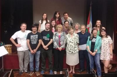 Grupo de socios y socias pertenecientes a la Asociación Cultural Vasca Gerora de Córdoba, Argentina