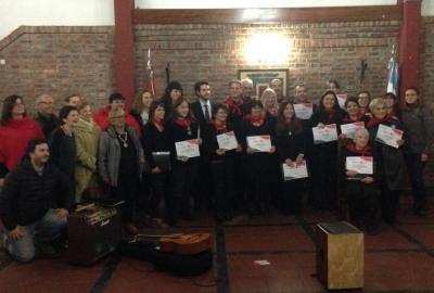 Coro del Centro Vasco Denak Bat de Cañuelas en su 20º aniversario