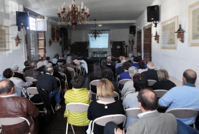 Imagen de una Asamblea General anterior de Euskal Argentina en el Ayuntamiento de Donibane Garazi (foto EuskalKultura.com)