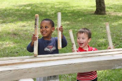 Niños tocando la txalaparta en Washington DC. Actividades como Udaleku cultivan el sentimiento de pertenencia en las nuevas generaciones vascas de EEUU (foto (WEE)