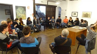 Visita de los participantes de una edición anterior de Gaztemundu a la Casa de Víctor Hugo en Pasaia (foto EuskalKultura.com)