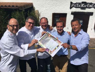  Gorka Cepeda del Restaurante Arroka Berri de Hondarribia, Aitor Manterola de Patxikuenea, Cesar Sánchez de la Universidad de Celaya, Iker Goiria director de Relaciones Externas de la Diputación Foral de Gipuzkoa y Victor Maldonado, director de la Regata 