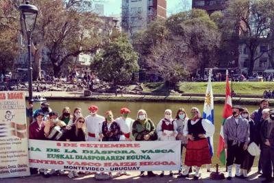 El Centro montevideano Haize Hegoa bailó en Parque Rodó 