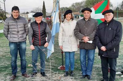 De izquierda a derecha, J. Iriberri, 'El vasco' Barandiaran, M. I. Llanos Luloaga, C. Etchart y M. Apaolaza