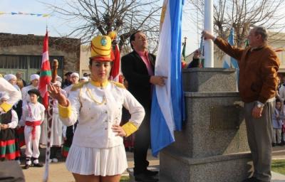 Integrantes del Centro Vasco Hiru Erreka en el 90º aniversario de Bellocq