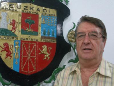 Alfredo Jover dirige desde fines de los 80 la tamborrada de Euskal Etxea de México (foto EuskalKultura.com)