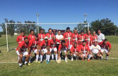 El equipo 'Baskos 33' de Salto, Uruguay juega cada domingo con la ikurriña como parte de su equipación