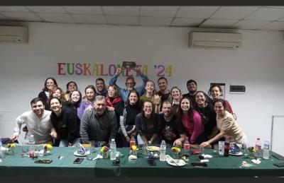 El grupo de 19 estudiantes del cono sur de Euskara  Munduan avanza en el aprendizaje del euskera y se prepara para ser irakasle