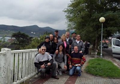 Parte del grupo de viajeros del centro Guillermo Larregui de Chacabuco en el viaje realizado en 2013 a Euskal Herria (foto EE)