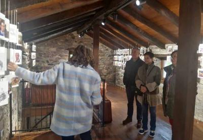 Urkullu y su mujer Lucía Arieta-Araunabeña durante la visita guiada al Museo de los Pastores Vascos en América de Elgorriaga