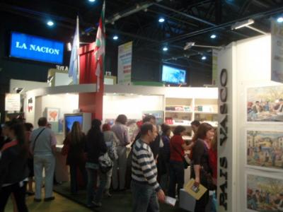 Imagen del Stand Vasco en la Feria del Libro 2009 (foto EuskalKultura.com)