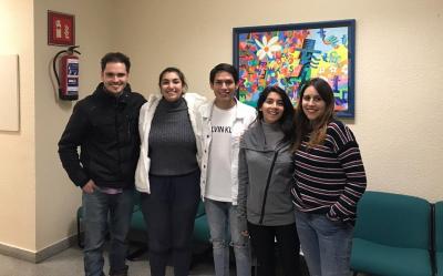 Alumnos chilenos realizan una estadía en el Barnetegi de Zornotza. De izquierda a derecha, Gonzalo Salazar, Catalina Bustos, Juan Idrovo, Denisse Valenzuela y Victoria Castro