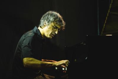 El compositor y teclista vasco Mikel Azpiroz Garmendia (foto PhotoCescMaymo)