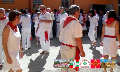 Fiesta organizada por Eskualdunak de Montpellier en una foto de archivo. La imagen muestra a integrantes del centro bailando mutxikoak