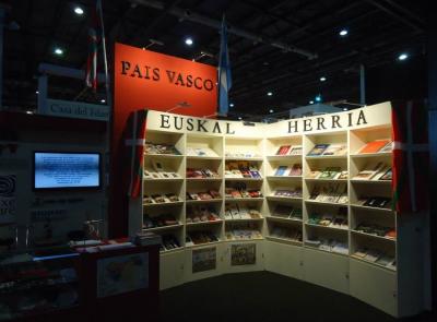 Stand de la Fundación Juan de Garay en la Feria del Libro de Buenos Aires (foto de archivo)