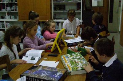 Txikis de la Euskal Etxea bahiense en la Biblioteca Barandiaran 