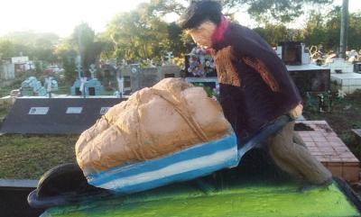 Escultura en homenaje a Guillermo Larregui que se descubrirá mañana en el Cementerio de Puerto Iguazú