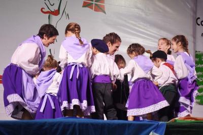 Los dantzaris más txikis de Cañuelas en el 12º Encuentro de Dantzaris (foto InfoCañuelas)