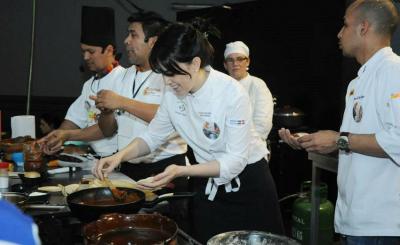 En el Congreso Internacional de Gastronomía y Turismo CIMGAT, la chef vasco rosarina tuvo oportunidad de compartir recetas y especialidades con un buen número de cocineros Latinoamericanos (foto CIMGAT).