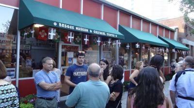 Aspecto exterior del Museo Vasco de Boise. Su tienda está a mano derecha, con amplio escaparate a la calle