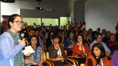 La representante de Euskal Etxea de Bruselas, Haizea Amezaga, interviniendo en una de las s esiones (foto EuskalKultura.com)