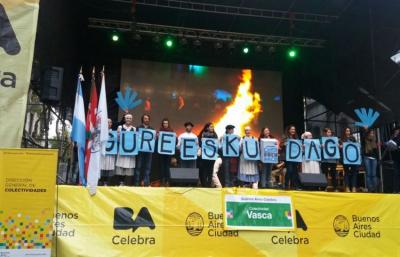 La Dinámica Popular Gure Eskua Dago en el 'Buenos Aires celebra al País Vasco' 2016