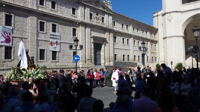 Los bailes del grupo Haritz de Elgoibar despertaron el interés del público pucelano (foto Valladolid CV)