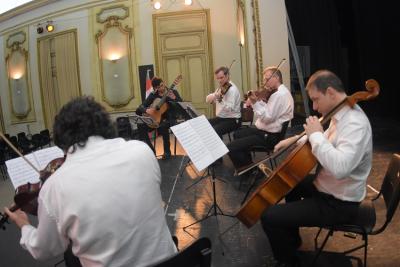 ‘Gernika: iruditik soinura’ (Gernika: de la imagen al sonido) en el Pasaje Dardo Rocha de La Plata