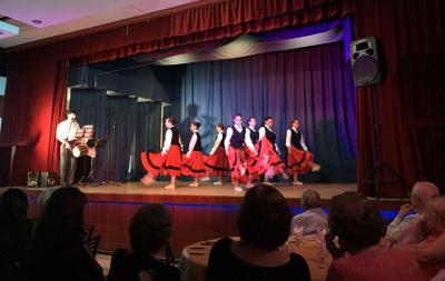 Espectáculo de música y danza ofrecido el último día del taller de Ortzadar en Rosario