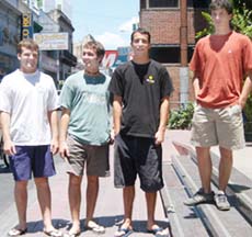 Jon Etxebeste, Julen Danostegi, Patxi Landarretxe y Mikel Amilibia (foto Diario de Paraná)