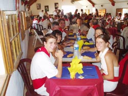 Momento de la comida en una de las celebraciones realizadas hasta la fecha por Eskualdunak de Montpellier (foto EMEE)