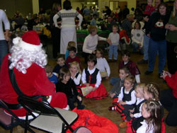 Los niños del Utah Basque Club con Santa Claus