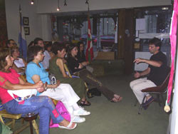 El dantzari durante la charla de clausura del taller de Eusketxe (foto euskalkultura.com)