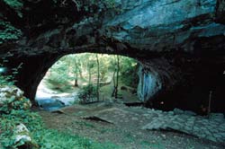 Entrada de las famosas cuevas de Zugarramurdi, en las que se realizaban 'akelarres' 