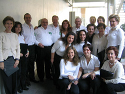 El Coro del Centro Vasco de México DF junto a su actual director Alberto Carrera (foto Vascosmexico)