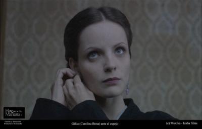 Carolina Bona (Gilda) da Francisco Avizandaren 'Hoy no se fía, mañana sí' luzemetraiako protagonista (argazkia Muxika, Izaba Films)