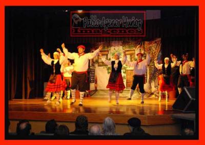 Los jóvenes de 'Haize Danztariak' en el centenario de la Asociación Italiana de Puerto Madryn (foto Pablo Agenor Muñoz)