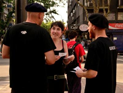 Los miembros de la asociación Aldaxka de Montevideo salieron a la calle para dar a conocer la lengua vasca entre los montevideanos