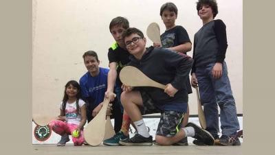 Clases de pelota en marzo de 2017: Isabel, Todor Azurtza (instructor), Parker, Josu, Jon Mikel y Patxi (foto EuskalKultura.com)