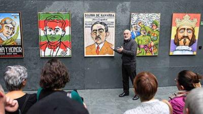 José Ramón Urtasun explica la muestra durante su paso por el Parlamento de Navarra (foto Bergasa-DNN)