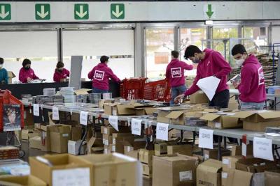 El edificio de Landako se ha convertido en un gran centro de distribución de libros y productos