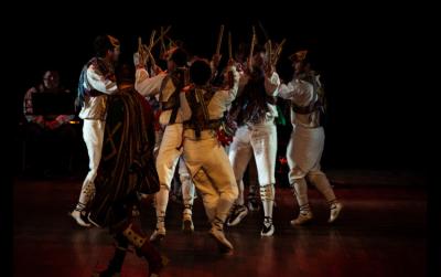 El grupo de danza Ortzadar compartió saberes, música y danza con los centros navarros argentinos