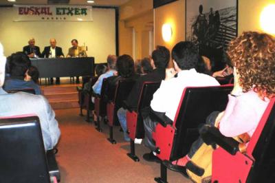 El Salón Peio Aramburu de Euskal Etxea de Madrid durante una conferencia en una imagen de archivo (foto EE)